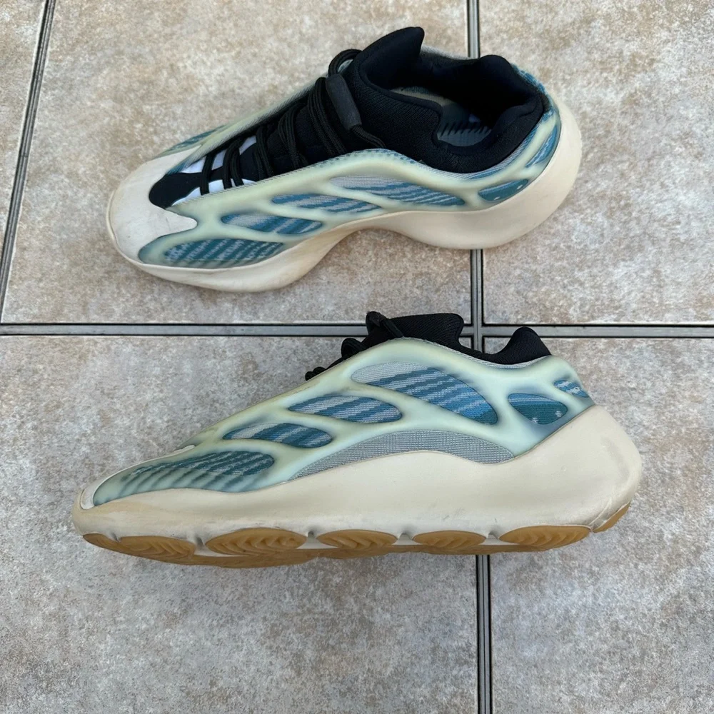 Adidas Yeezy 700 V3 Kyanite